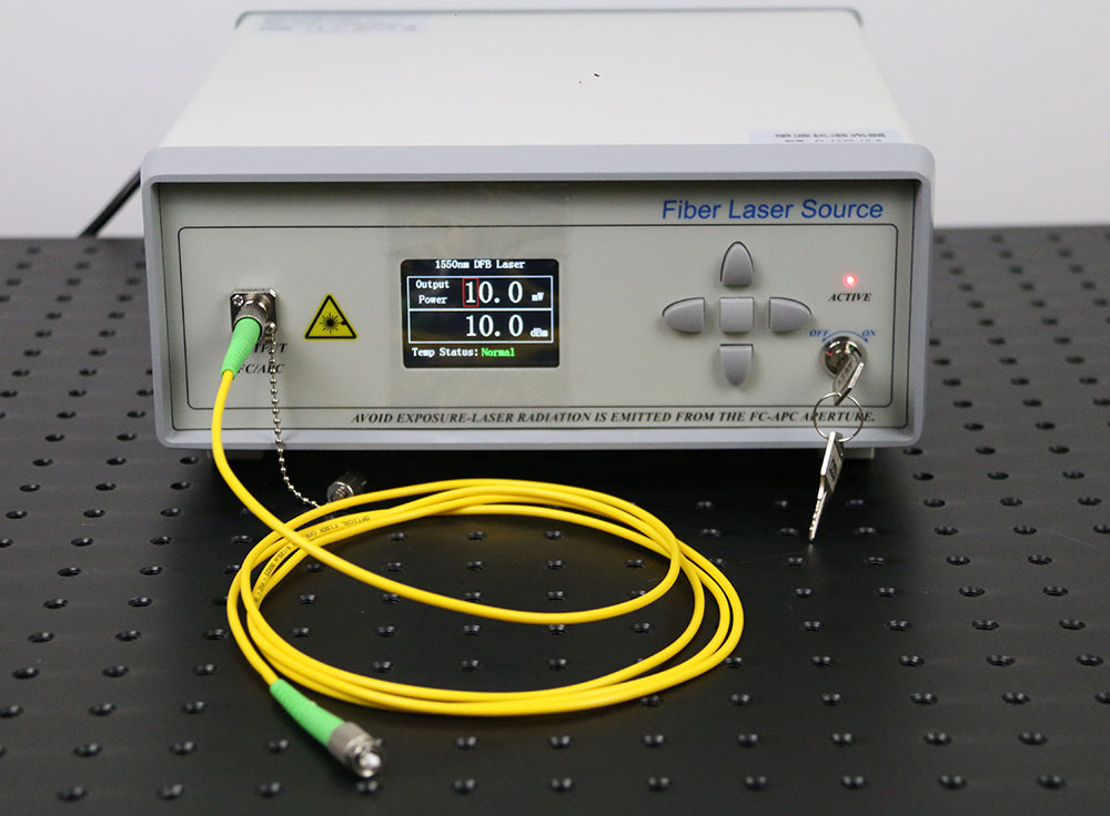 FL-1570-100-PM 1570nm 100mW PM DFB 섬유 결합 레이저 1MHz Linewidth CW Laser 데스크탑 유형